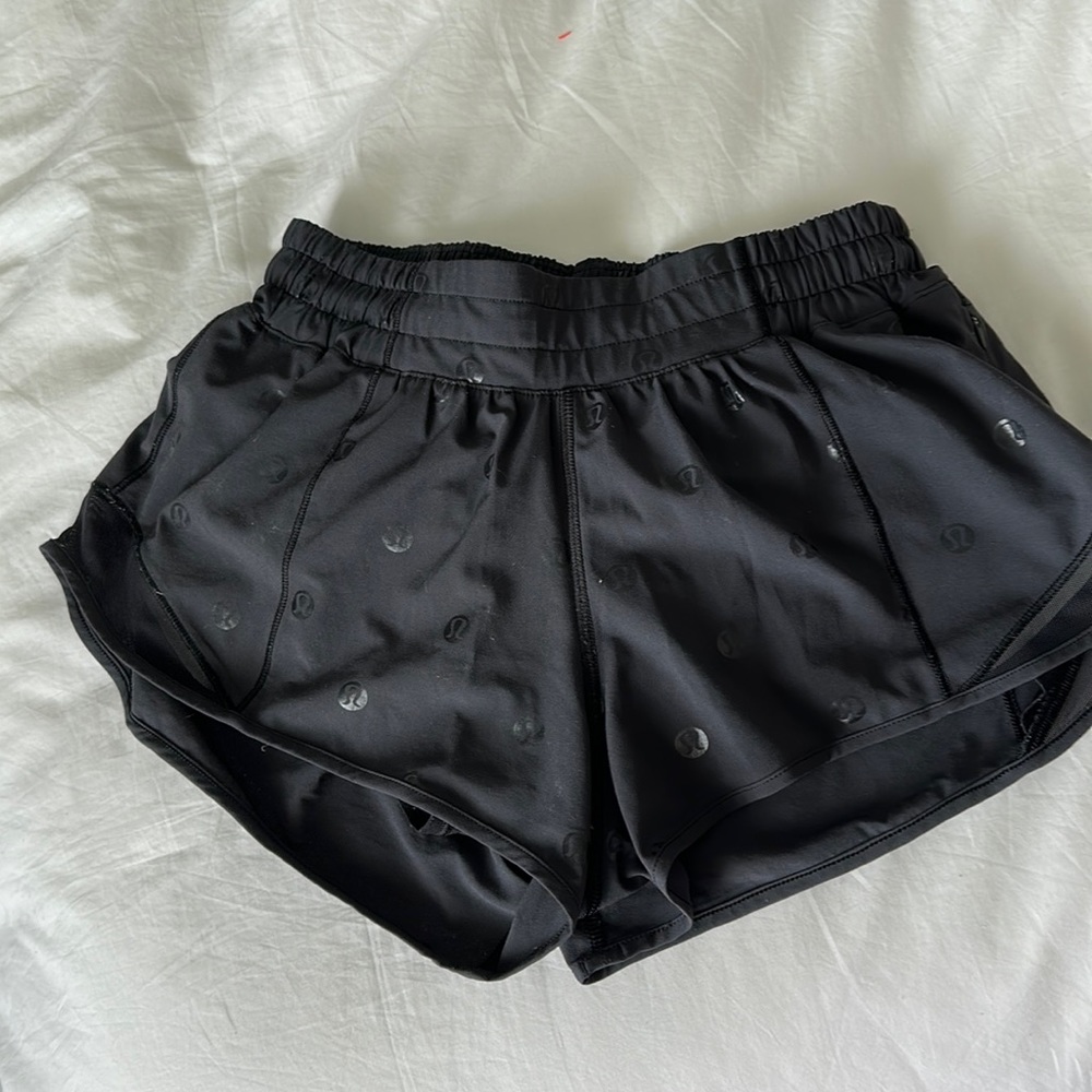 Lululemon classic logo shorts in Black size 6